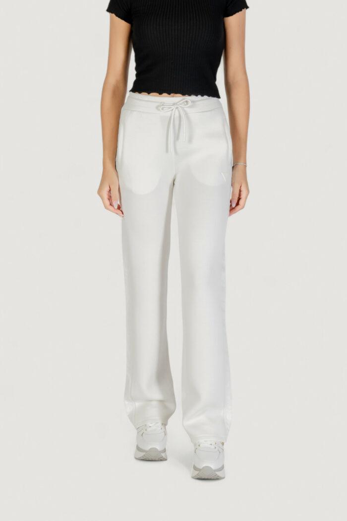 Pantaloni regular Guess Active BRENDA SCUBA STRAIGHT LEG PANT Panna – V3RB21 K7UW2
