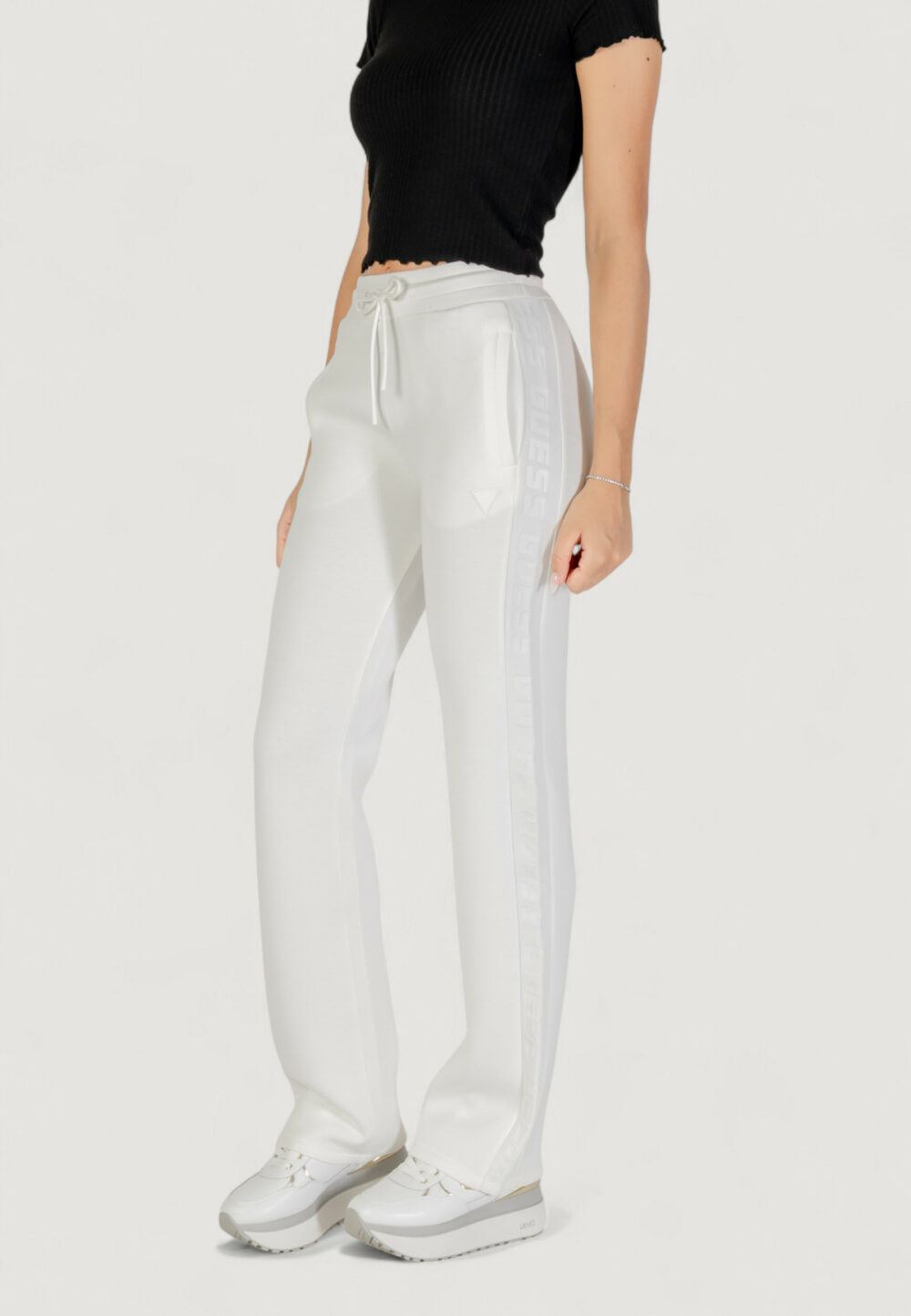 Pantaloni regular Guess Active BRENDA SCUBA STRAIGHT LEG PANT Panna - Foto 3
