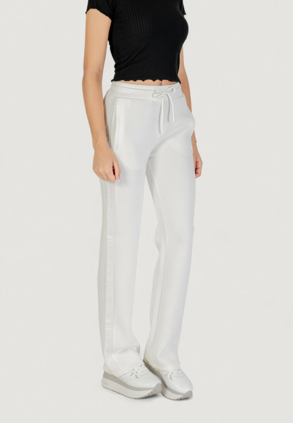 Pantaloni regular Guess Active BRENDA SCUBA STRAIGHT LEG PANT Panna - Foto 4