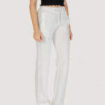 Pantaloni regular Guess Active BRENDA SCUBA STRAIGHT LEG PANT Panna - Foto 4