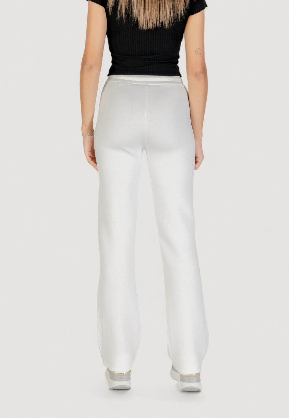 Pantaloni regular Guess Active BRENDA SCUBA STRAIGHT LEG PANT Panna - Foto 5