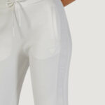 Pantaloni regular Guess Active BRENDA SCUBA STRAIGHT LEG PANT Panna - Foto 2