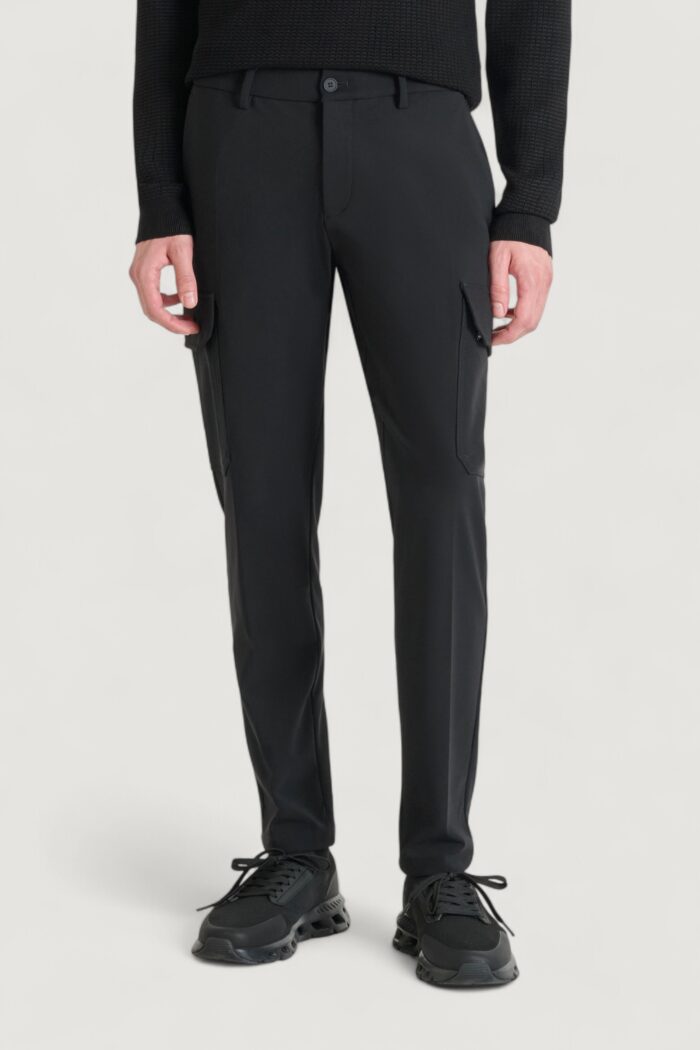 Pantaloni skinny Antony Morato BJORN SKINNY FIT WITH METAL BADGE Nero – MMTR00765-FA600297