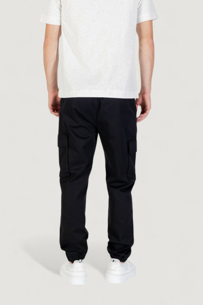 Pantaloni skinny Calvin Klein SKINNY ELASTIC TWILL Nero – LV04RD608G