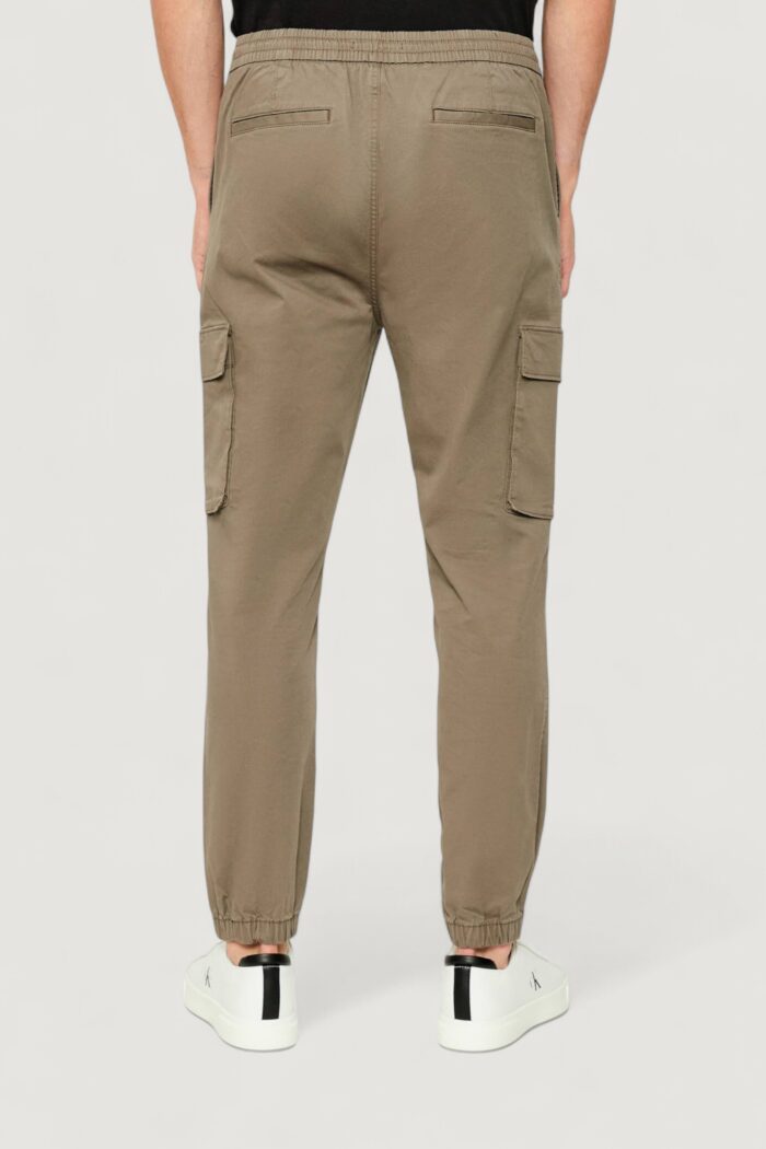Pantaloni skinny Calvin Klein SKINNY ELASTIC TWILL Taupe – LV04RD608G