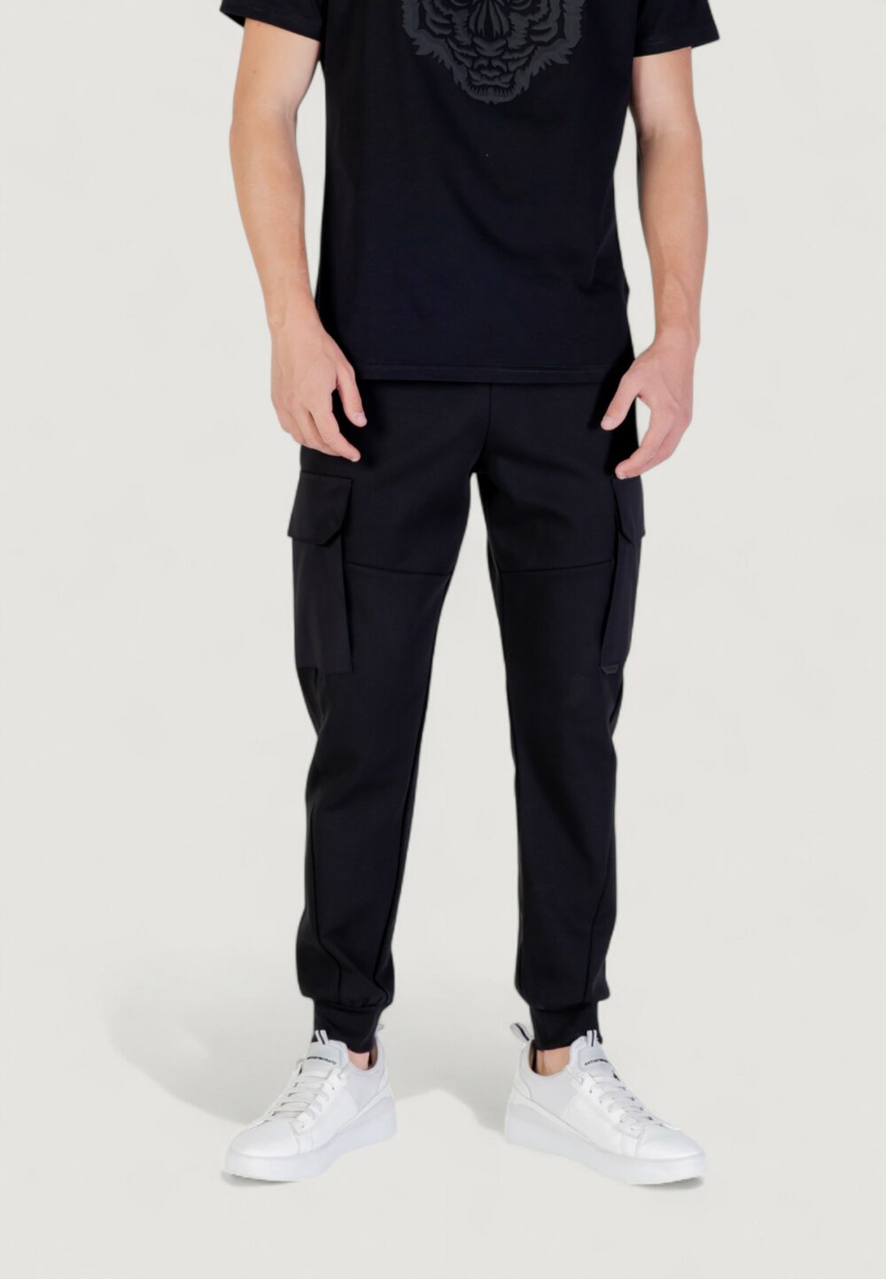Pantaloni sportivi Antony Morato REGULAR FIT WITH LOGOED RUBBER FLAG Nero - Foto 1