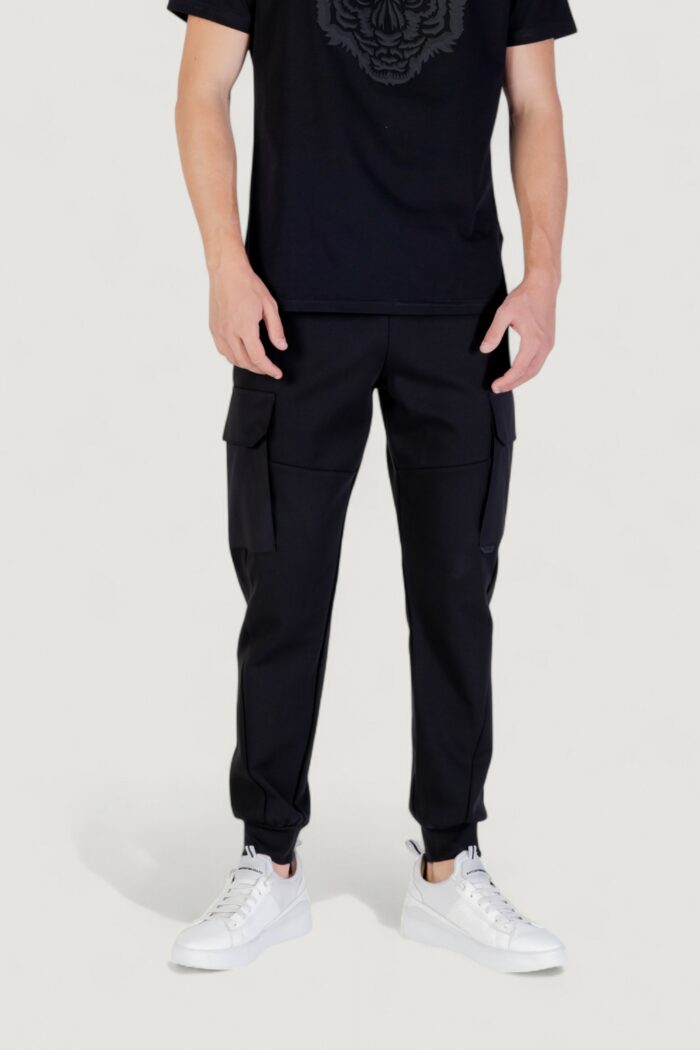 Pantaloni sportivi Antony Morato REGULAR FIT WITH LOGOED RUBBER FLAG Nero – MMFP00415-FA150168