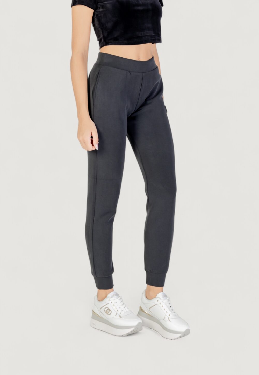 Pantaloni sportivi Guess Active OLYMPE LONG PANTS Nero - Foto 4