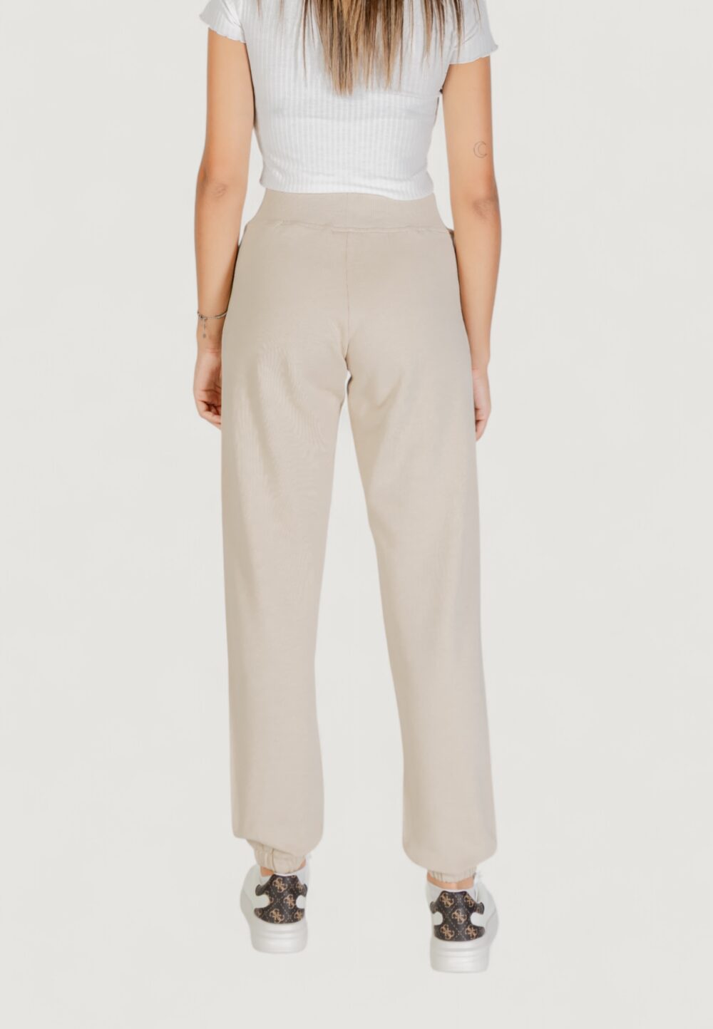 Pantaloni sportivi Guess PRIMULA RHINESTONES JOGGER Beige chiaro - Foto 5