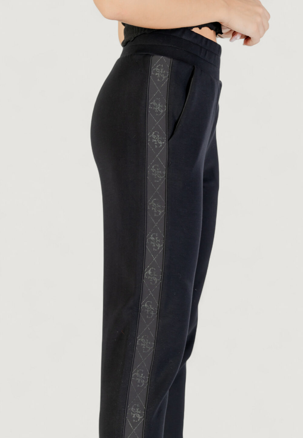 Pantaloni sportivi Guess NEW VICTOIRE SCUBA PANT Nero - Foto 2