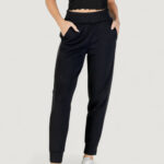 Pantaloni sportivi Guess NEW VICTOIRE SCUBA PANT Nero - Foto 1