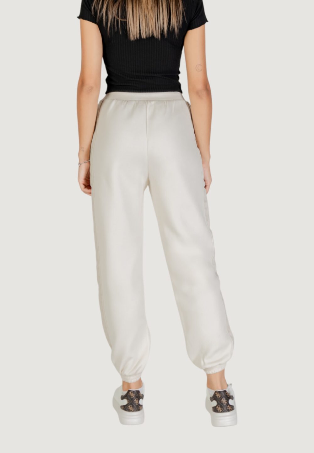 Pantaloni sportivi Guess MARYELLA JOGGER Panna - Foto 5