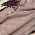 Pashmina Liu-Jo ECS STOLA PEARLS ANIMAL 70X180 Beige chiaro - Foto 3