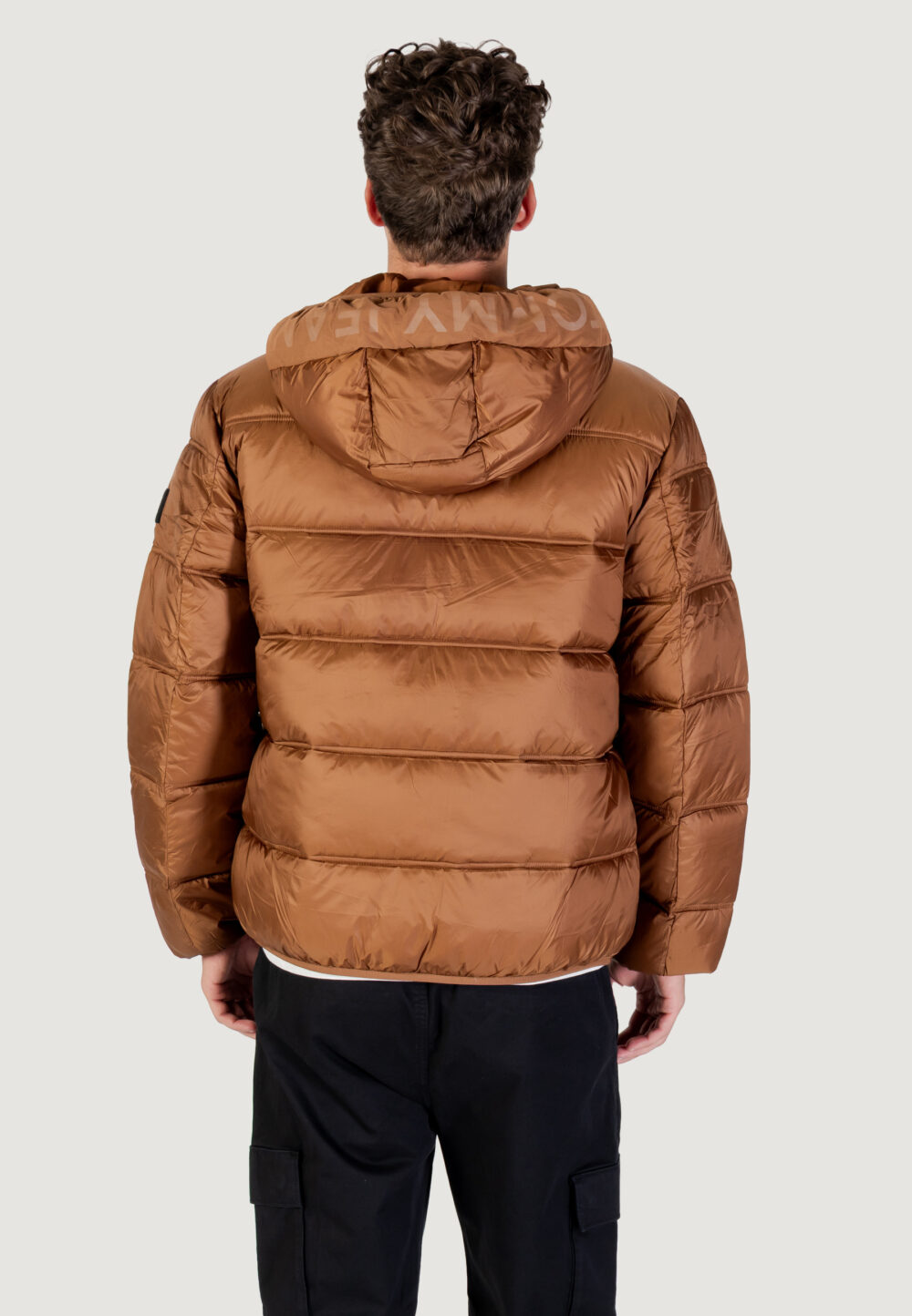 Piumino Tommy Hilfiger Jeans TJM HOODED LOGO PUFF Marrone - Foto 4