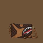 Pochette e beauty Sprayground HENNYVILLE CROSSOVER CLUTCH Marrone - Foto 1