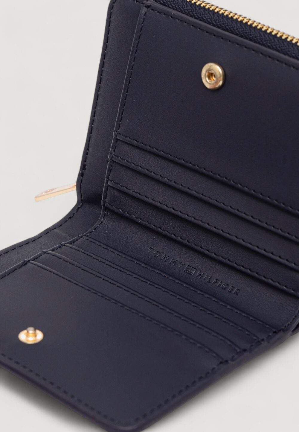 Portafoglio medio Tommy Hilfiger TH ICON MED ZA FLAP Nero - Foto 3