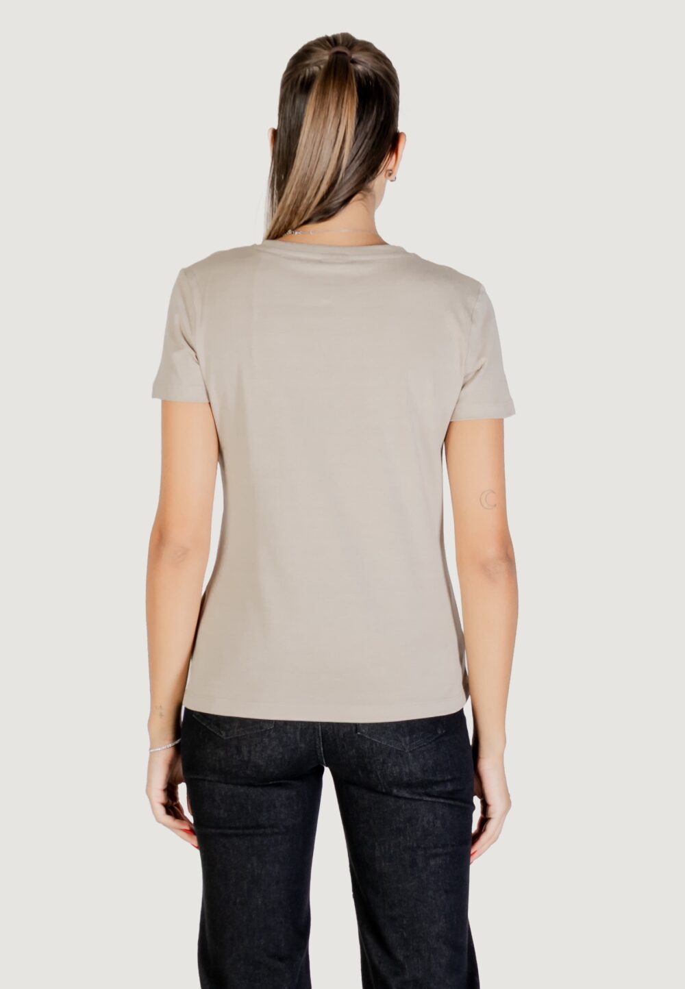 T-shirt Guess MARINA SS CN T-SHIRT Beige - Foto 5