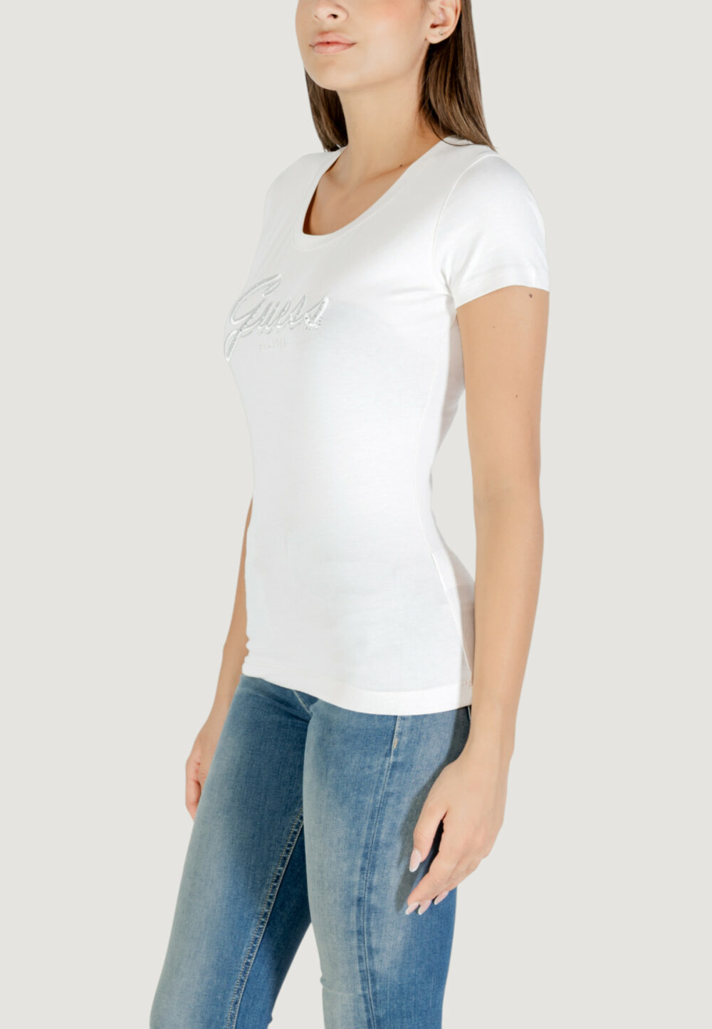 T-shirt Guess CN SS EMBRO SCRIPT LOGO TEE Bianco - Foto 4