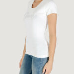 T-shirt Guess CN SS EMBRO SCRIPT LOGO TEE Bianco - Foto 4