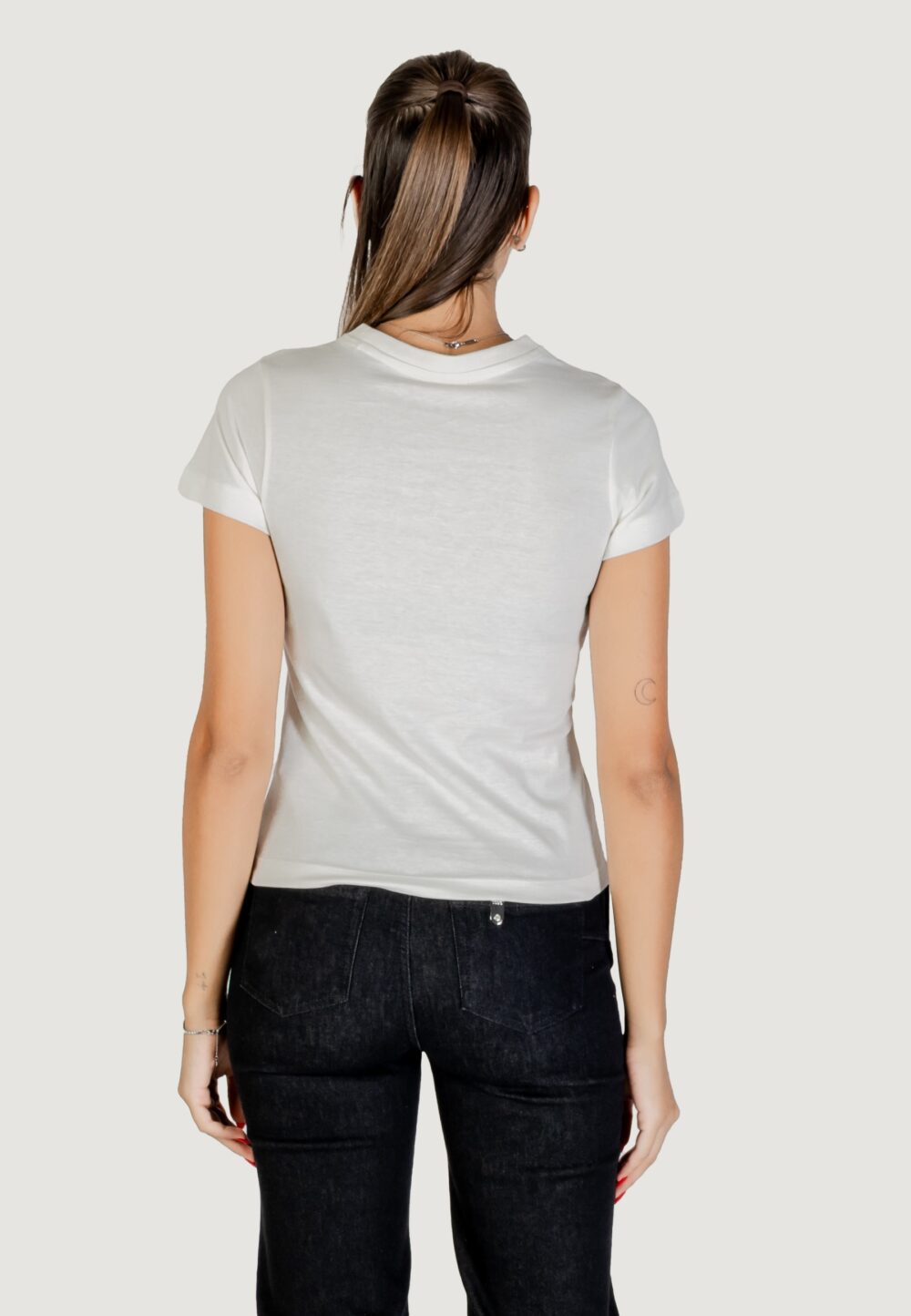 T-shirt Guess NARCISO CN T-SHIRT Latte - Foto 5