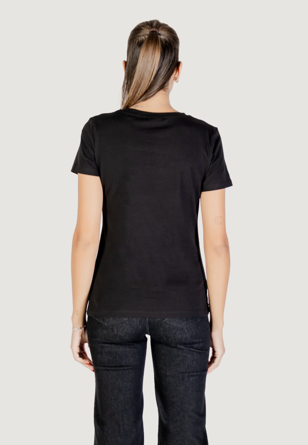 T-shirt Guess MARINA SS CN T-SHIRT Nero - Foto 5