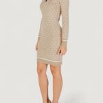 Vestito midi Guess LS POLO AUBREY 4G SWTR DRESS Beige - Foto 3