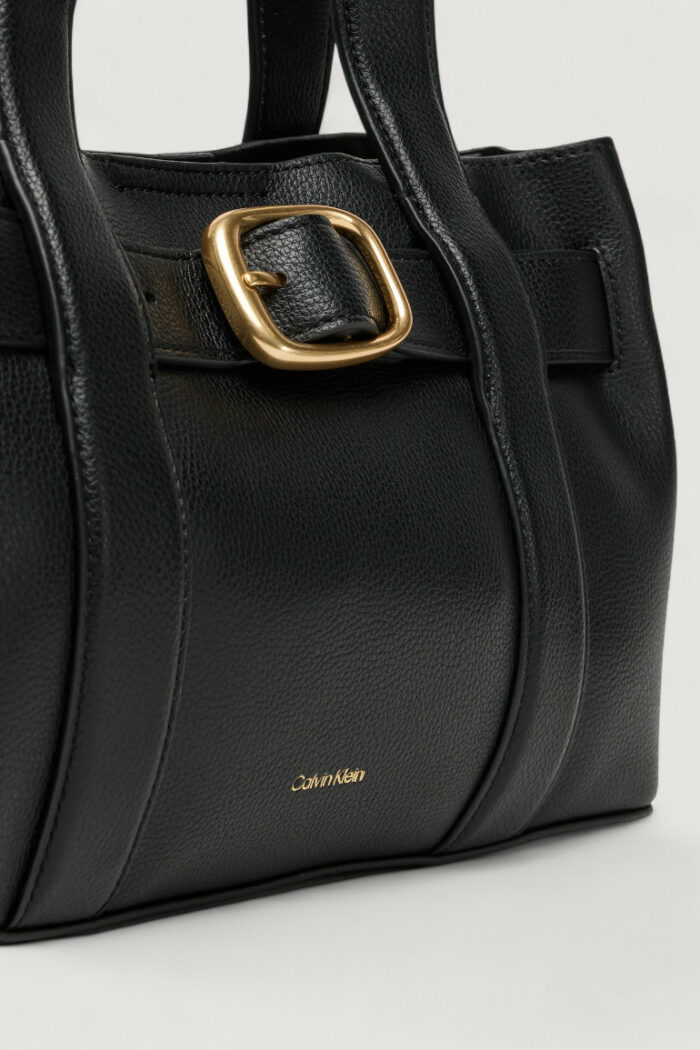 Borsa Calvin Klein BUCKLE MINI TOTE WITH STRAP Nero – LV04F3295G