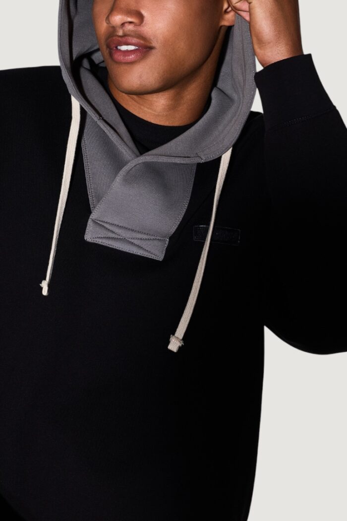 Felpa con cappuccio Armani Exchange  Nero – XM001043 AF16222