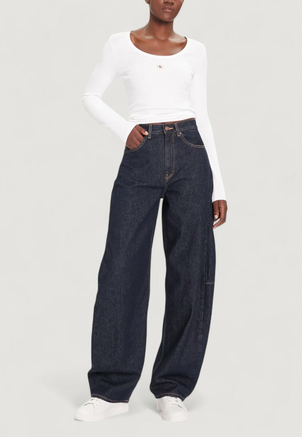 Jeans mom Calvin Klein Jeans THE EXTREME BARREL J Denim scuro - Foto 2