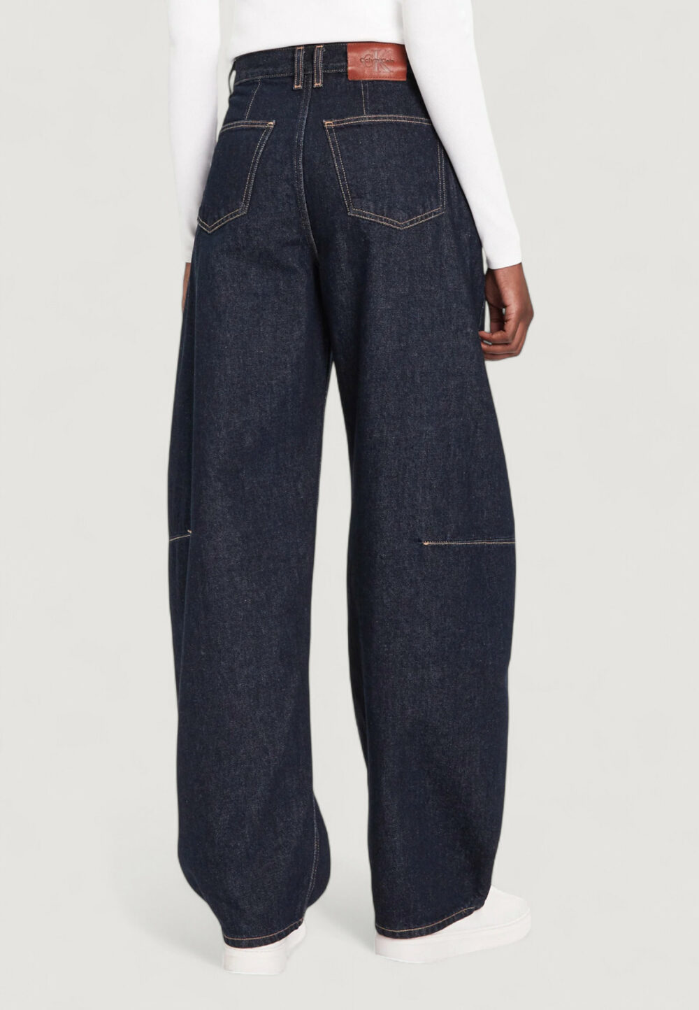 Jeans mom Calvin Klein Jeans THE EXTREME BARREL J Denim scuro - Foto 3