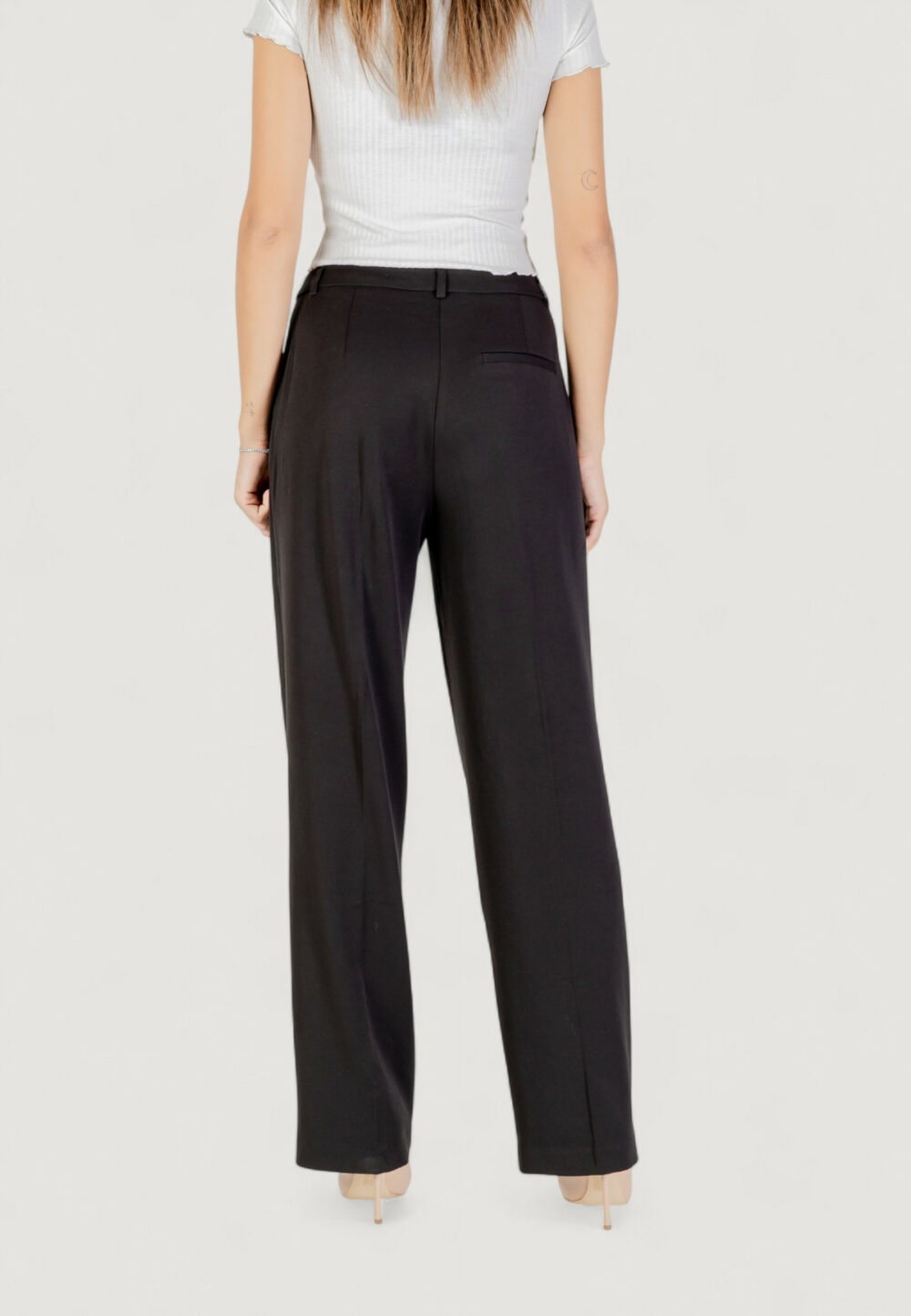 Pantaloni a sigaretta Only ONLSULAJMA LIFE HW STR PANT CC TLR Nero - Foto 4