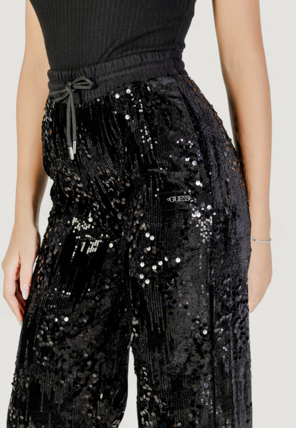 Pantaloni bootcut Guess Active SEQUINS WIDE LEG PANTS Nero - Foto 3