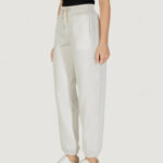Pantaloni sportivi Guess Active AELIA JOGGER Bianco - Foto 4
