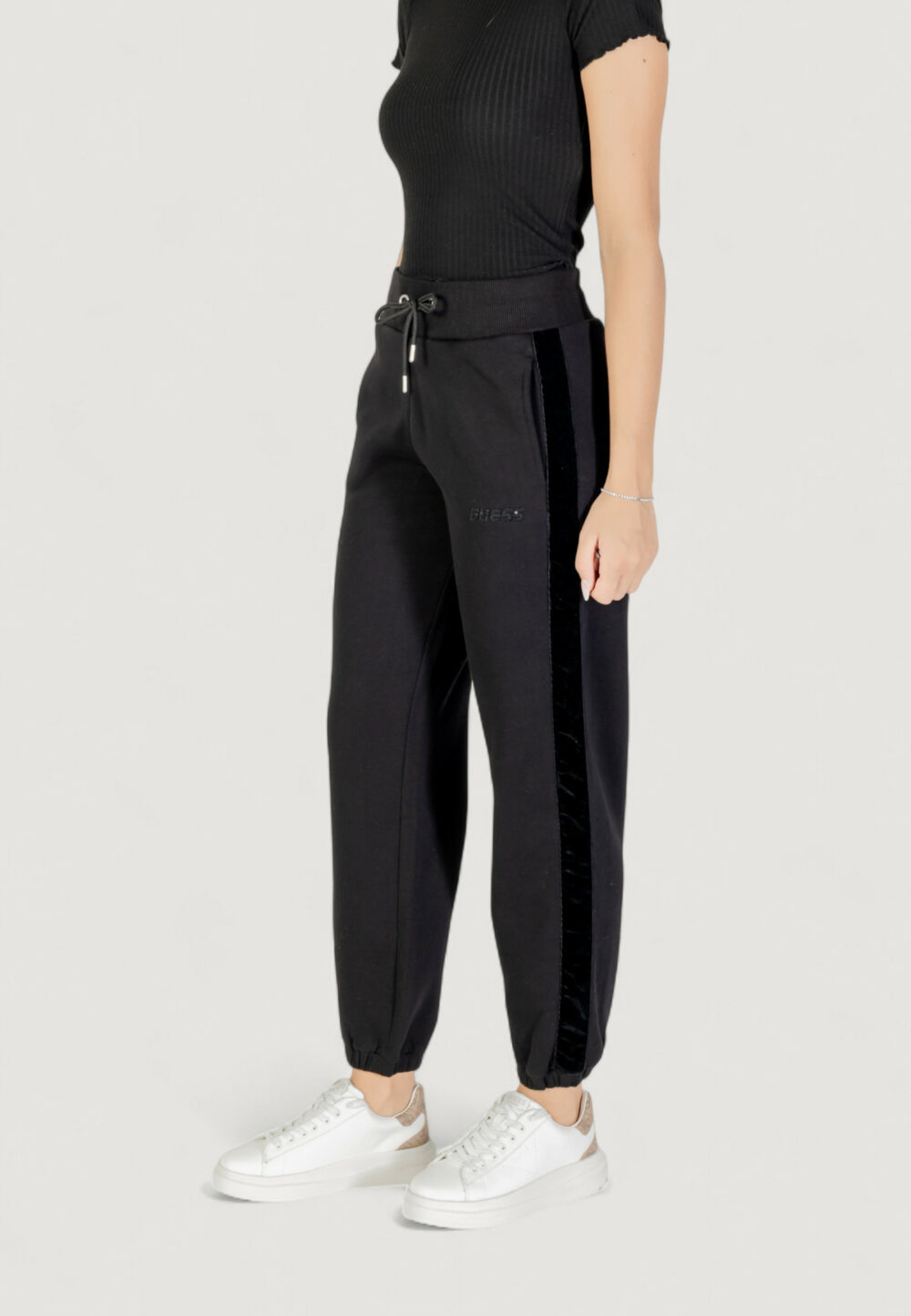 Pantaloni sportivi Guess Active AELIA JOGGER Nero - Foto 4