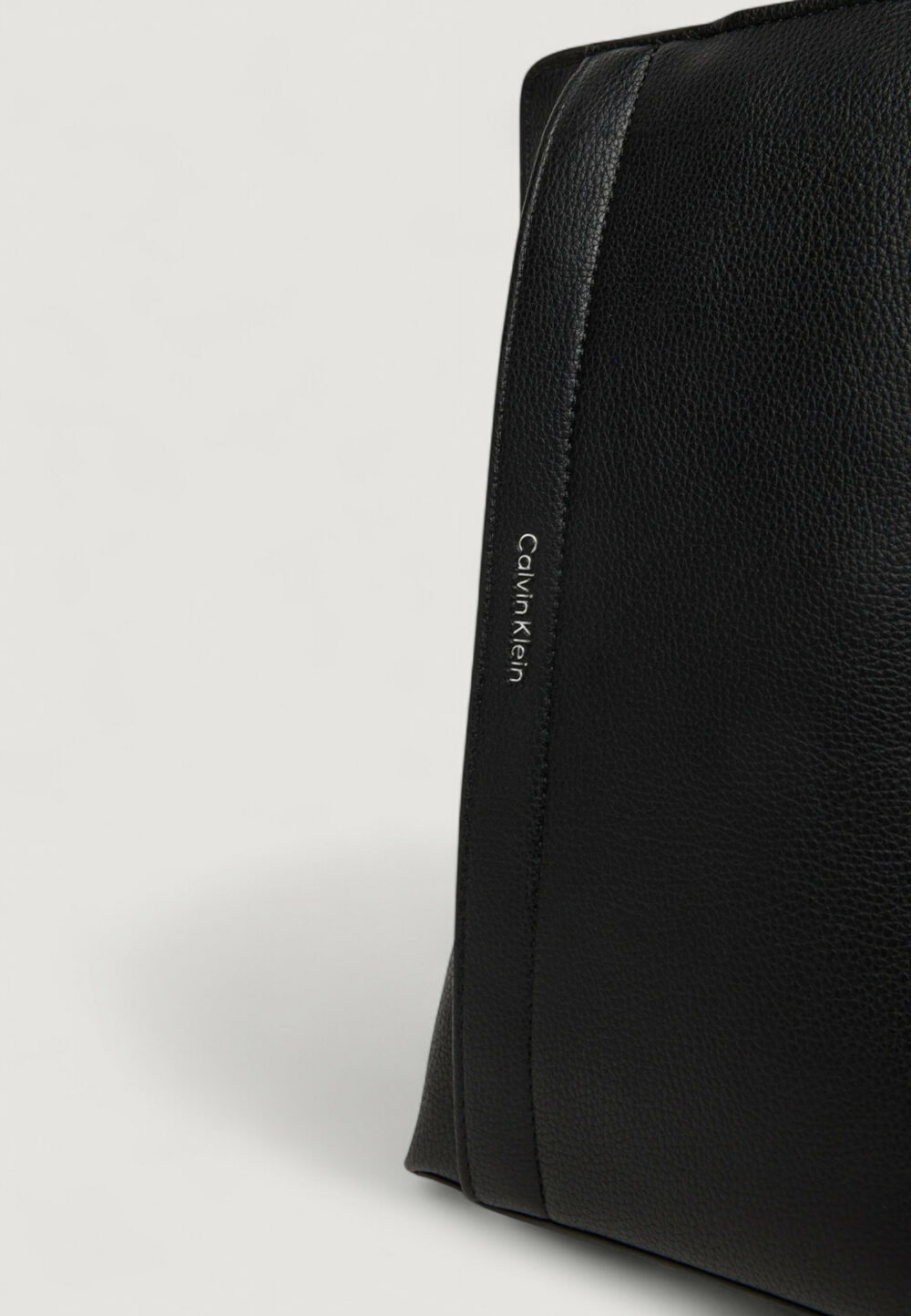 Tracolla Calvin Klein RAISED SQUARE SLING Nero - Foto 3